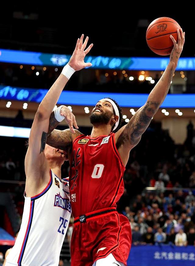 枪手队铁桶防守稳固，对手难以突破