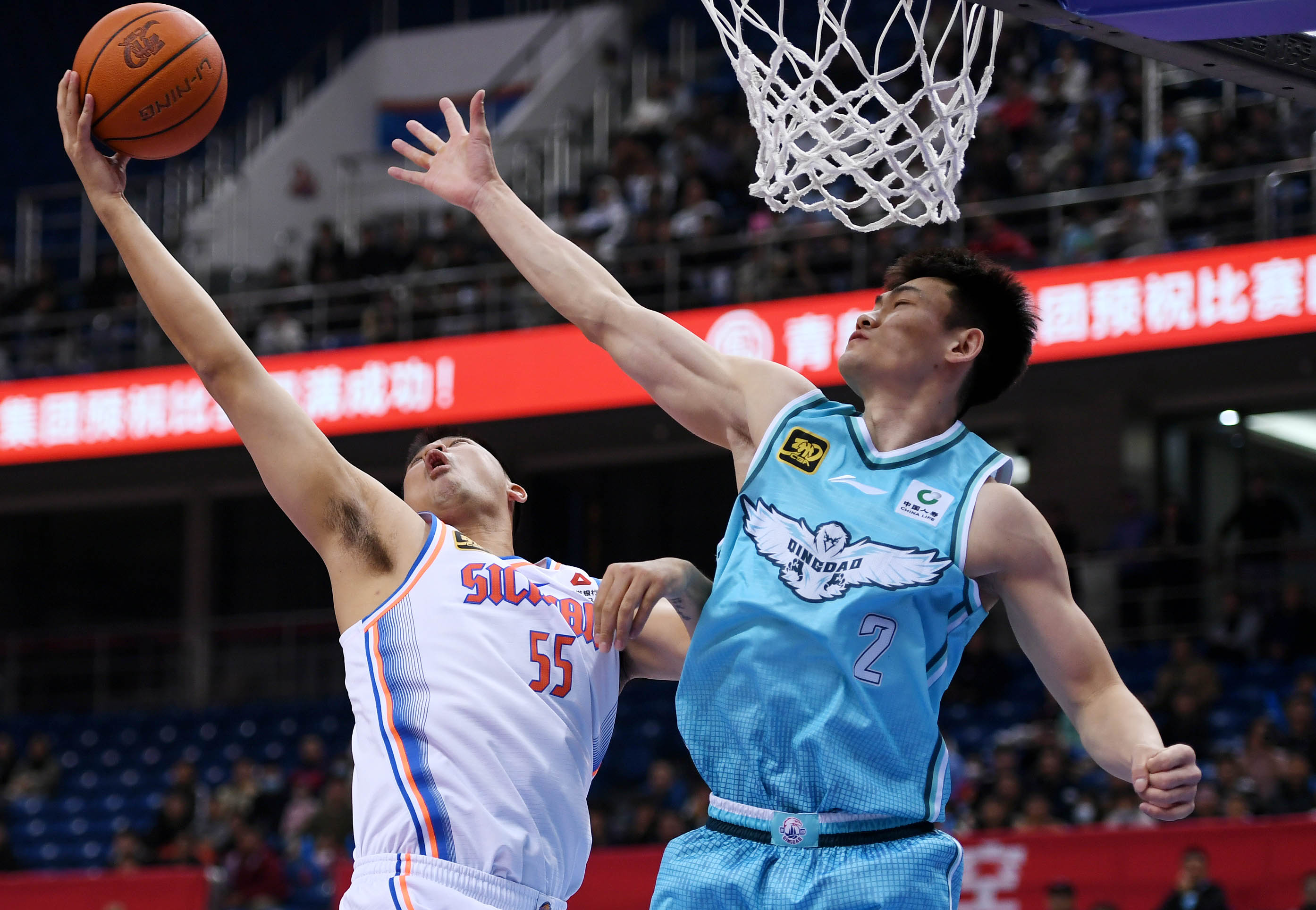 关于四川队在赛场上表现出色，取得令人赞叹的胜利的信息