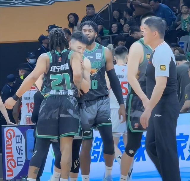 开云体育登录-天津男篮客场爆冷获胜，实现逆袭