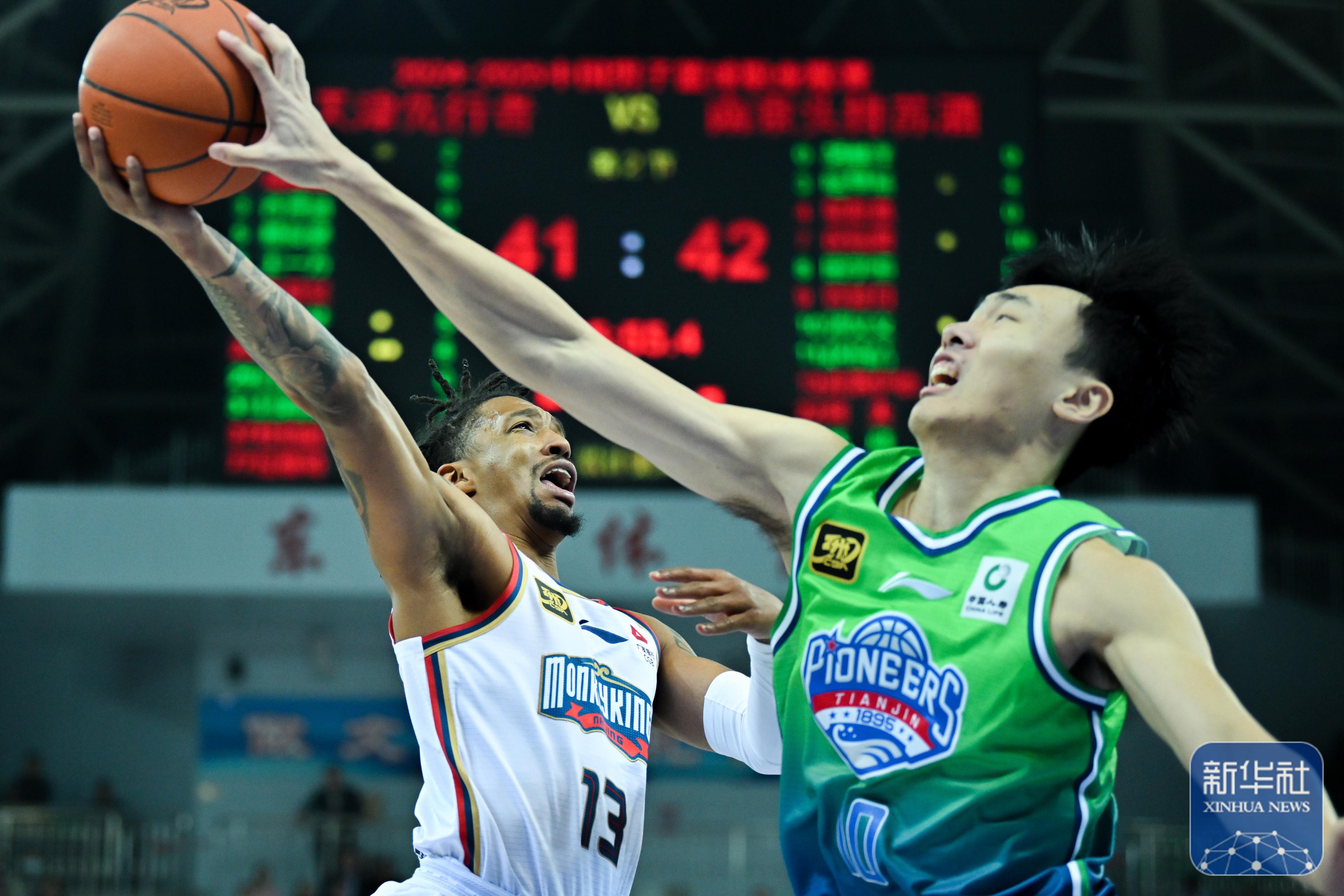 天津男篮客场爆冷获胜，实现逆袭