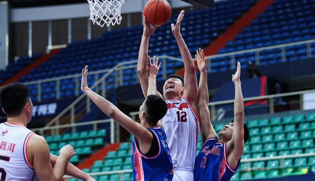 人队全队发挥出众，连胜在望