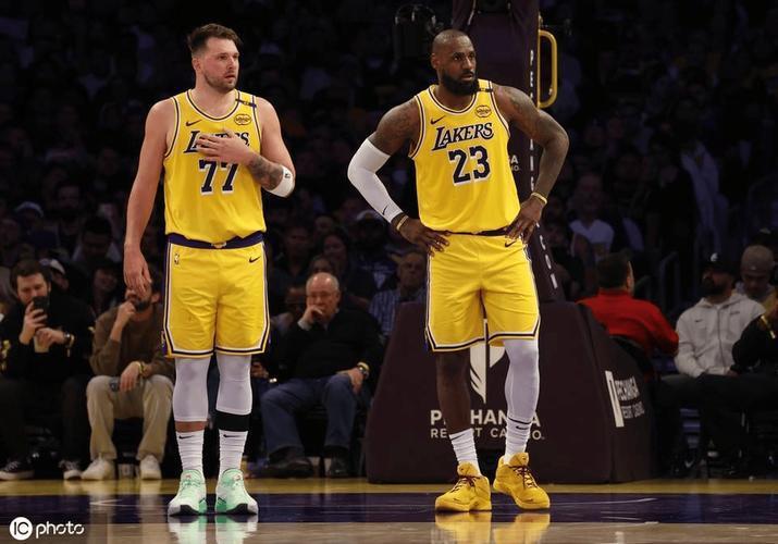 开云体育app-湖人巨星喜获双料MVP称号