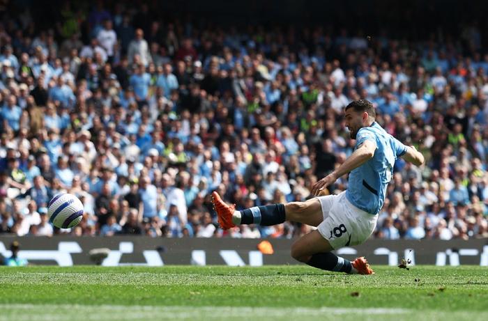 包含阿森纳客场战平桑德兰，保持不败纪录的词条