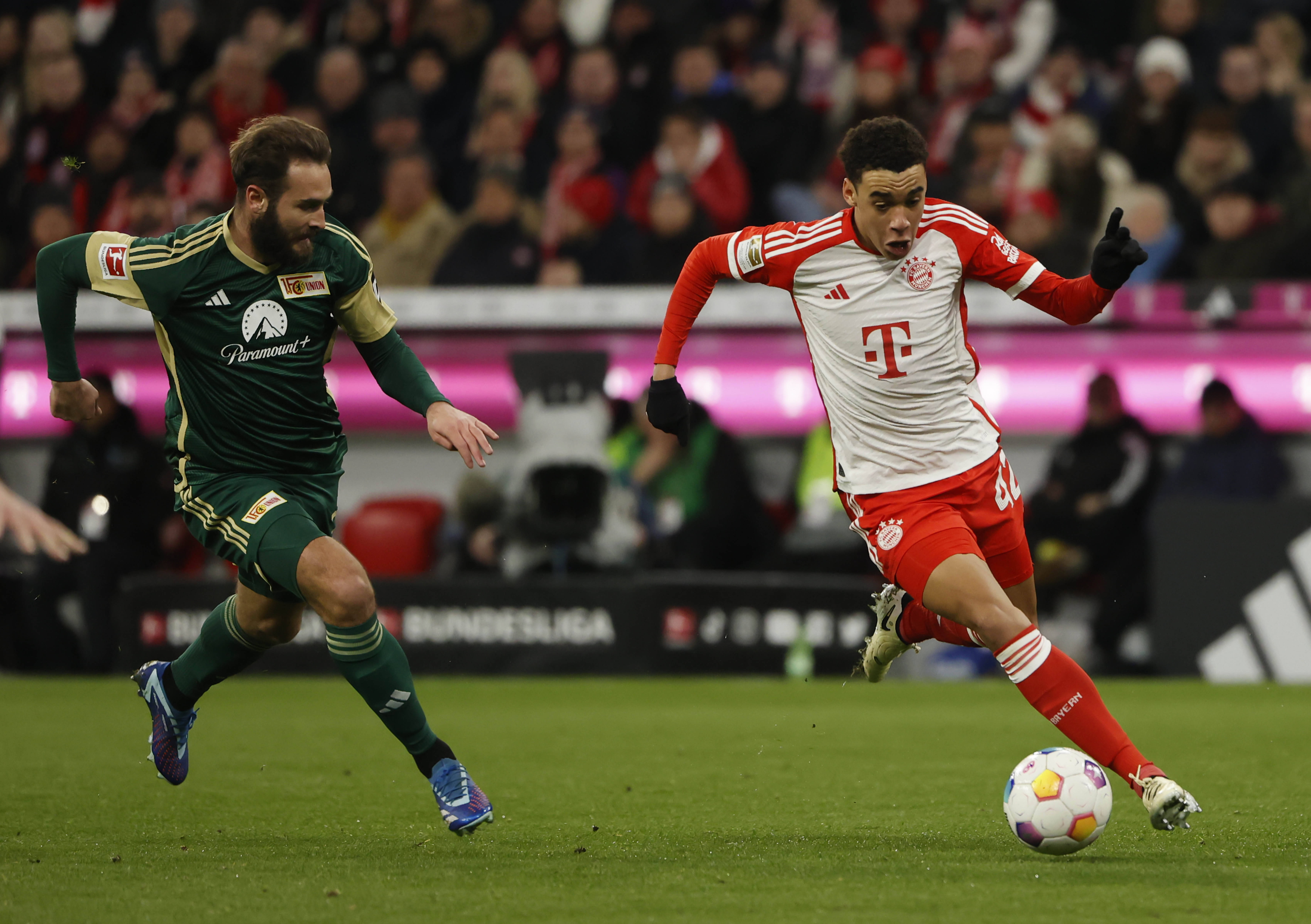 关于拜仁慕尼黑在客场战胜对手稳步前行的信息