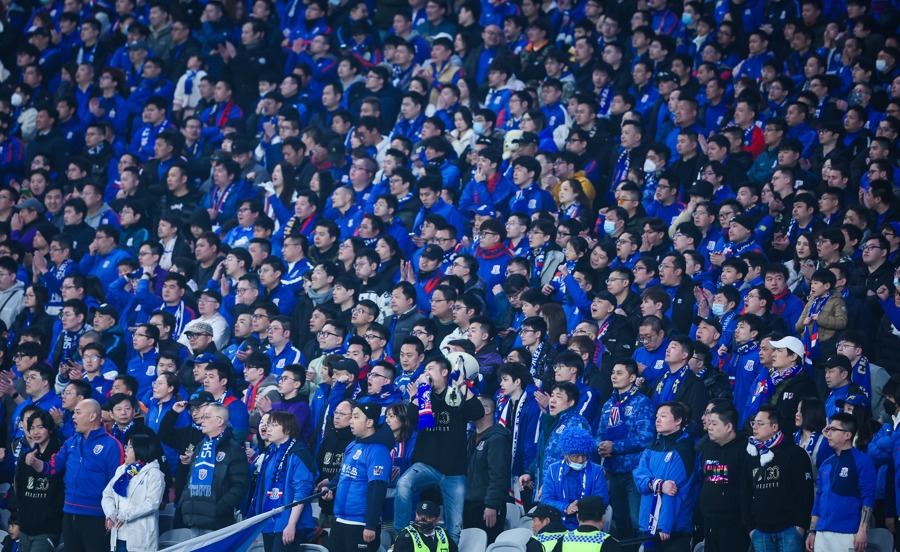 开云体育官网-包含足球比赛现场气氛火爆炙热，球迷助威声成主旋律的词条