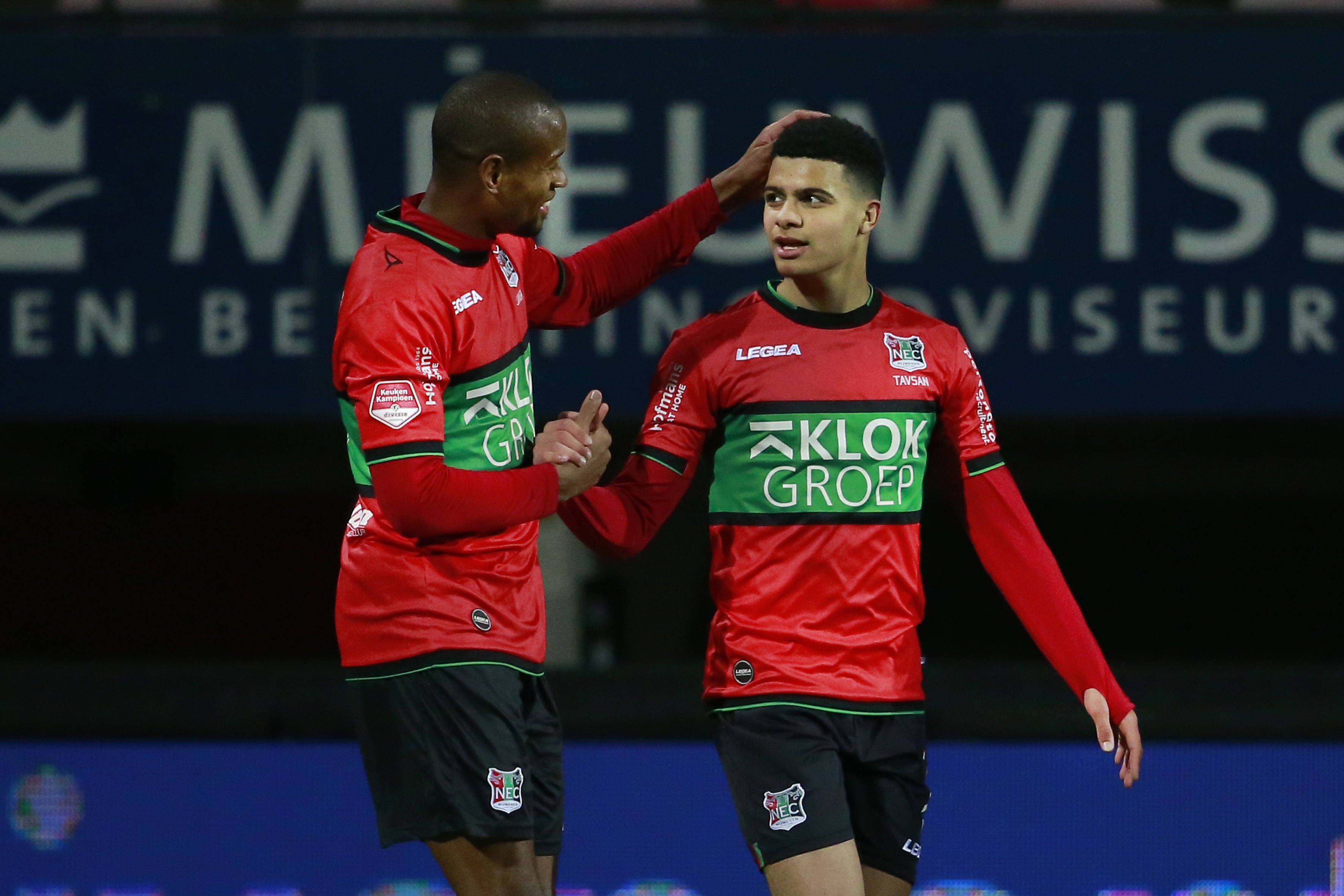 关于蓄势待发的足球风暴，哪支球队将称霸？的信息