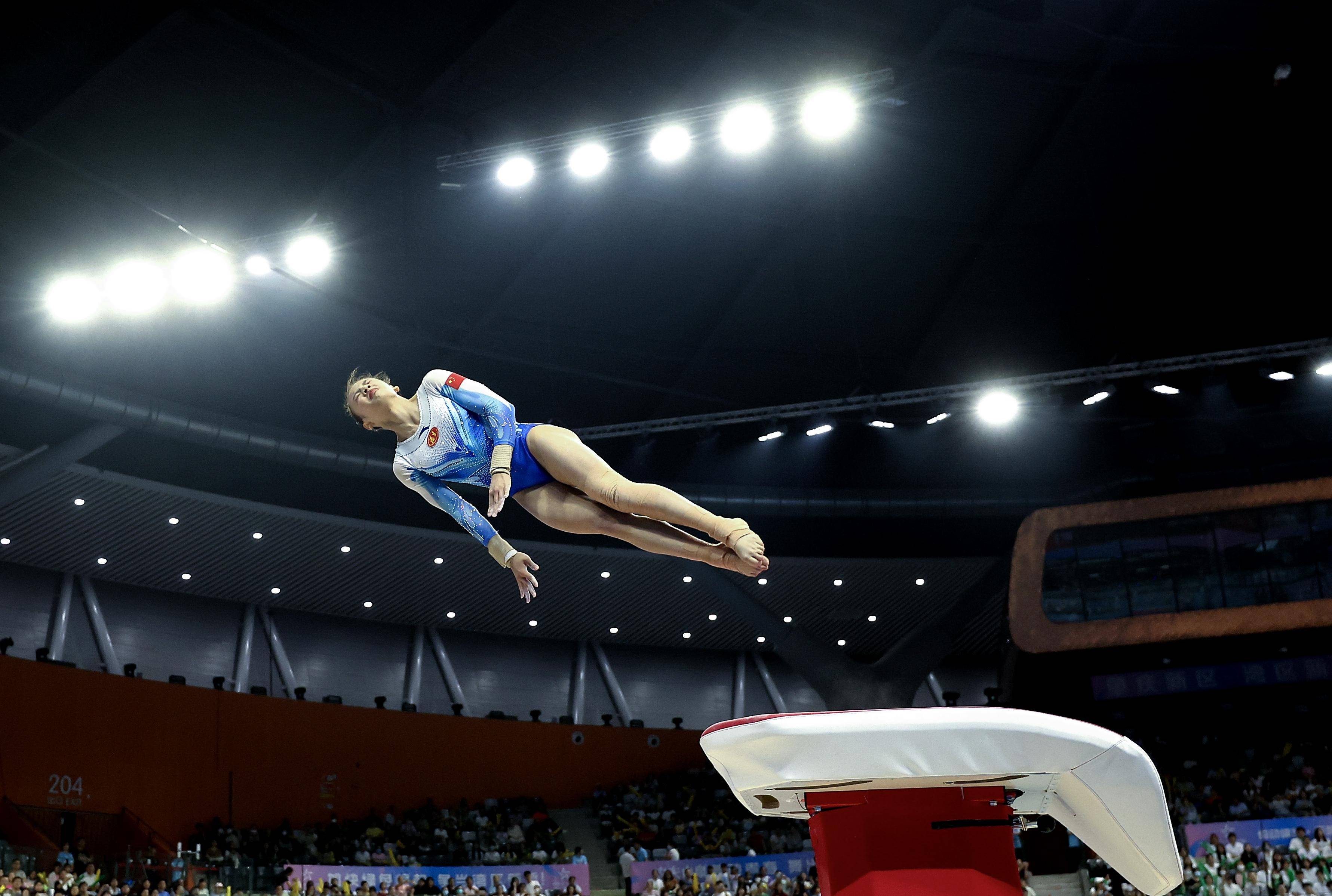 体操比赛中，中国选手动作规整，惊艳全场