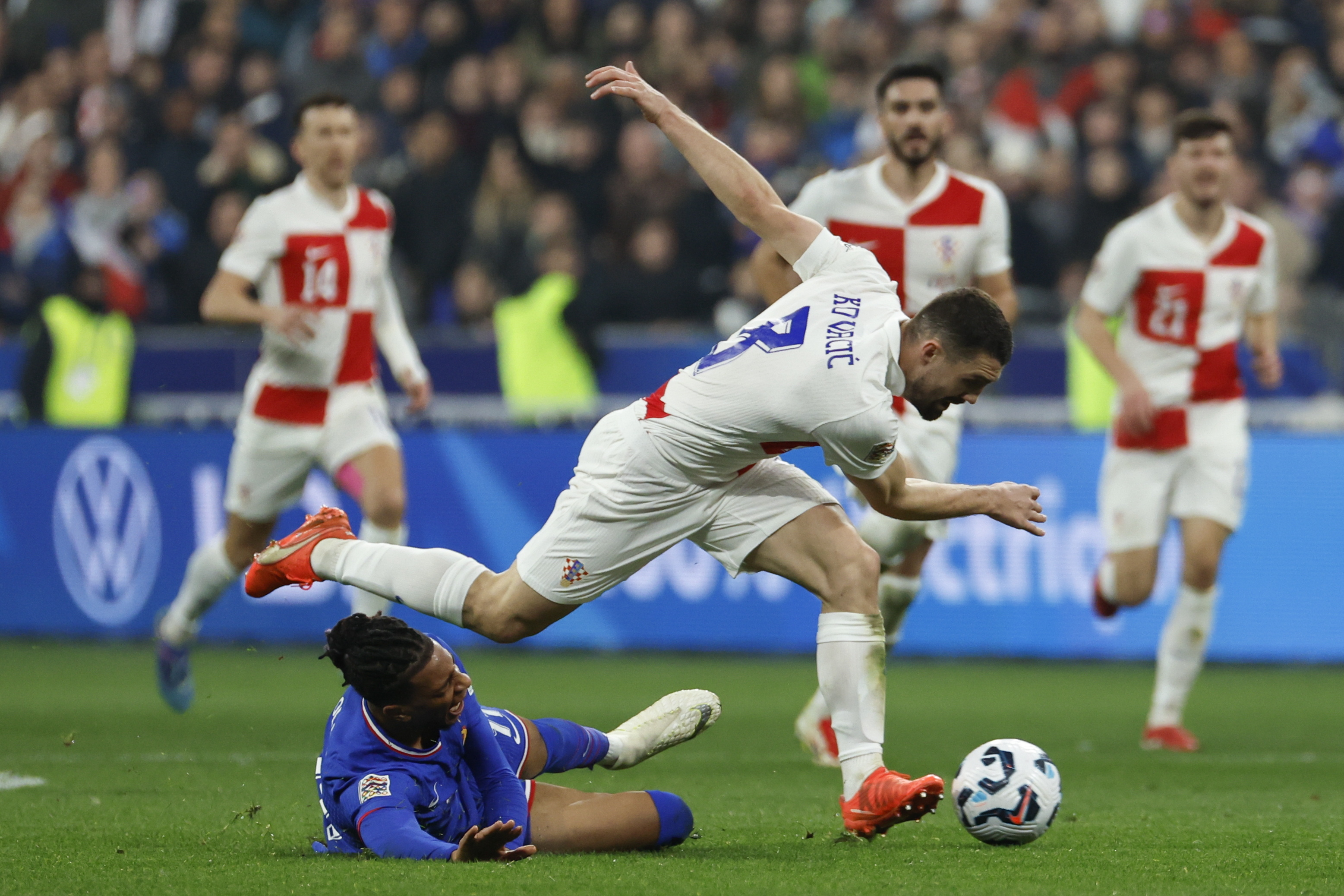 开云下载-精彩纷呈的瞬间：欧国比赛的赛况