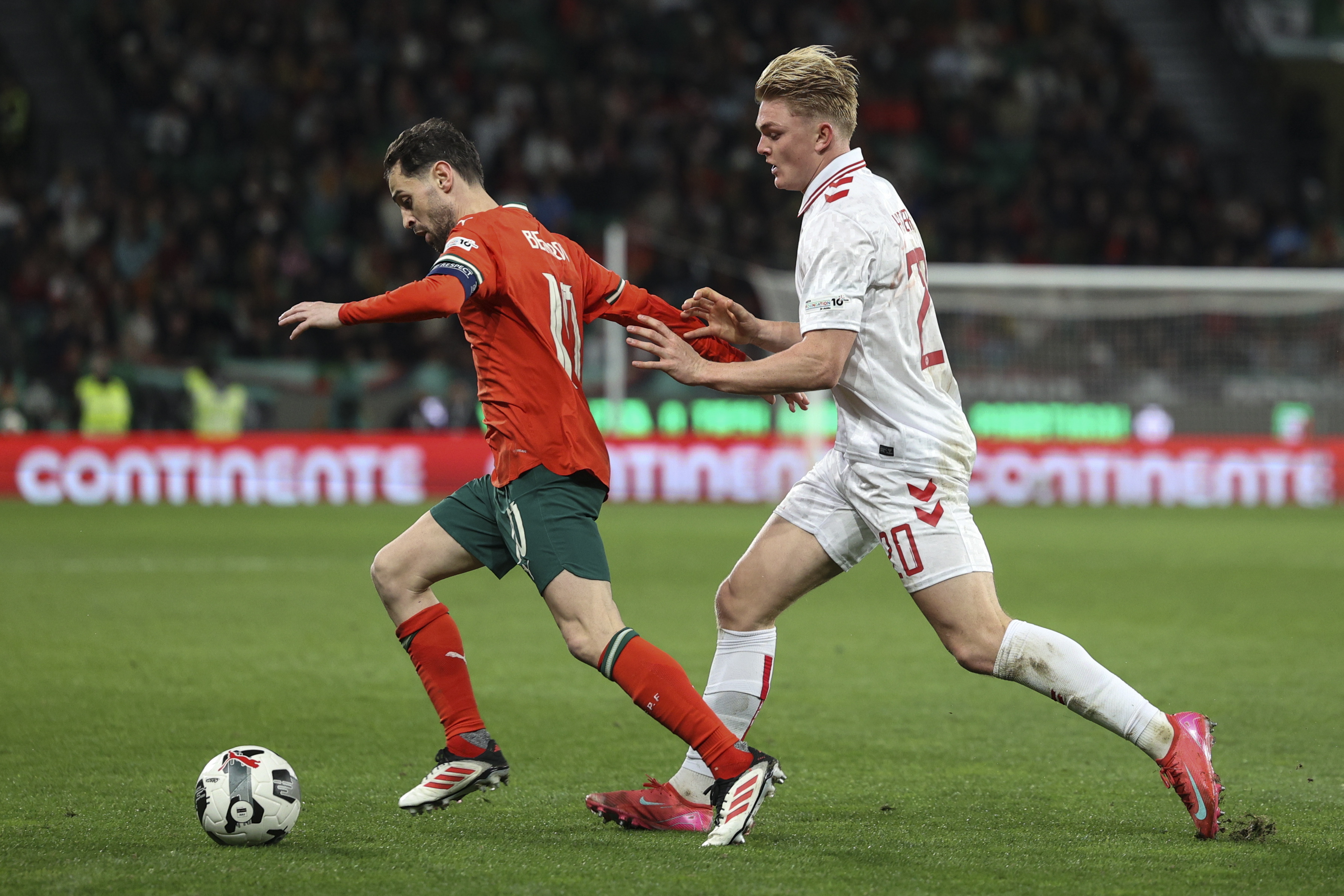 精彩纷呈的瞬间:欧国比赛的赛况 精彩纷呈的瞬间:欧国比赛的赛况