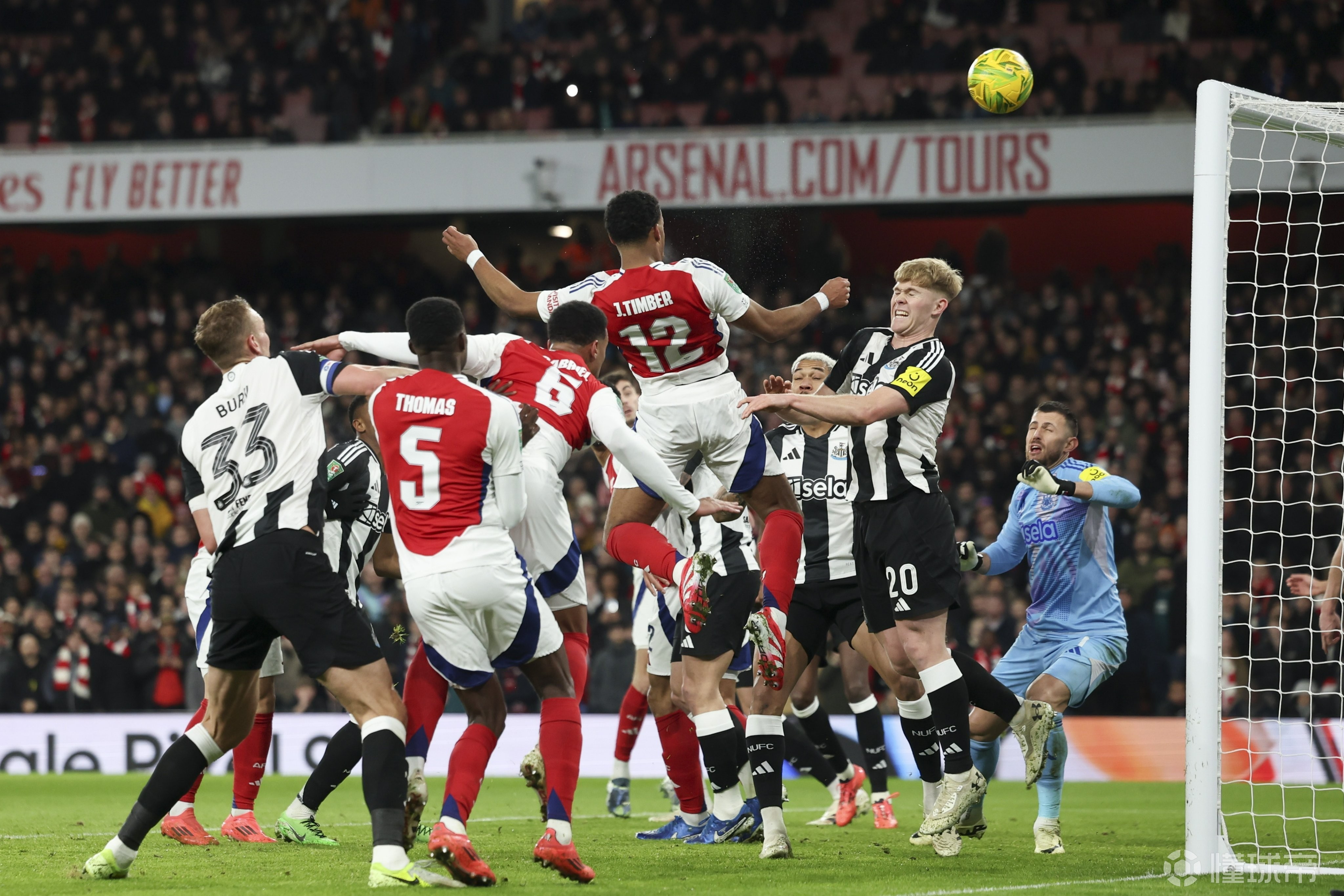 阿森纳经过激烈比赛，逆转取胜的简单介绍