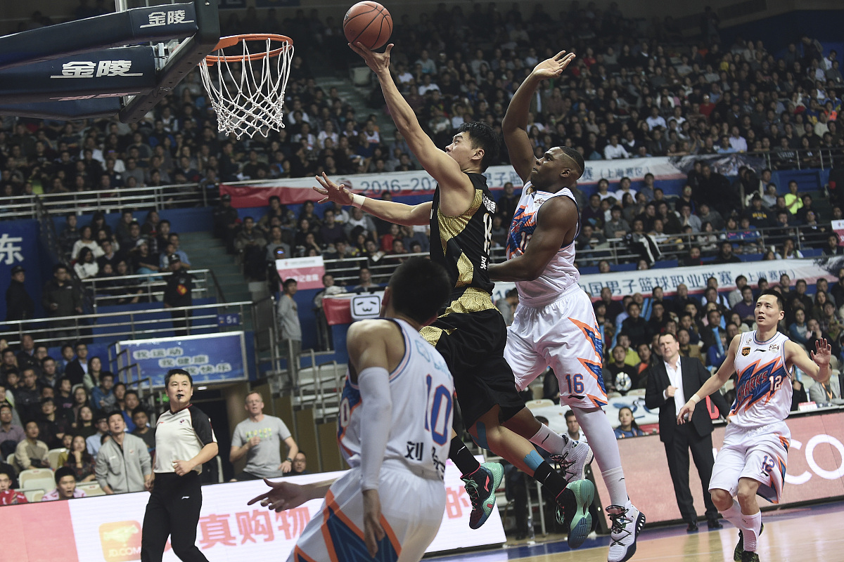 老鹰中锋连续三场+，实力彰显令人惊叹的简单介绍