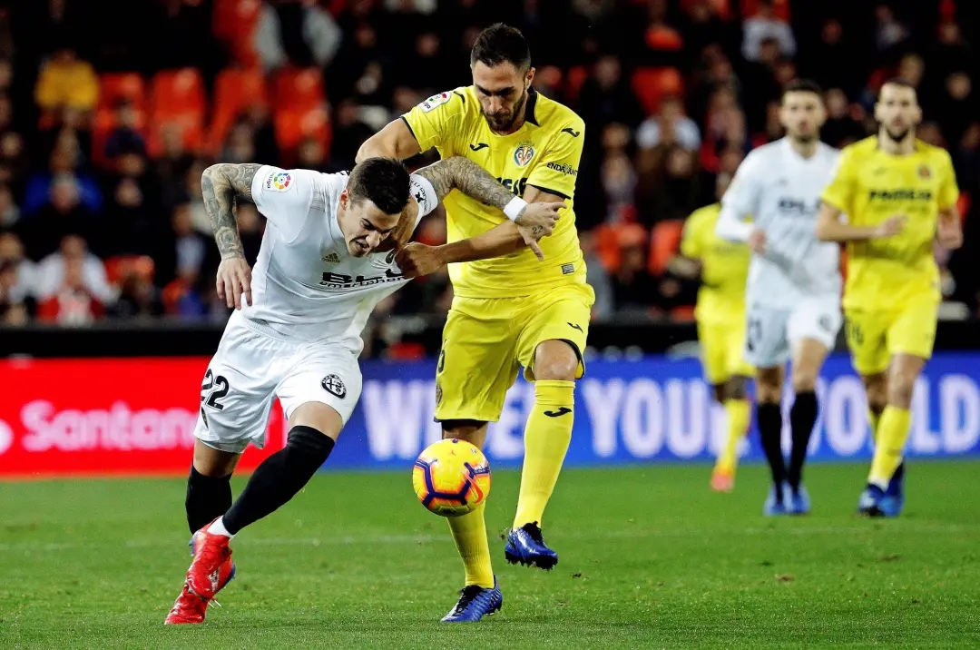 包含比利亚雷亚尔主场平局，保持不败纪录的词条