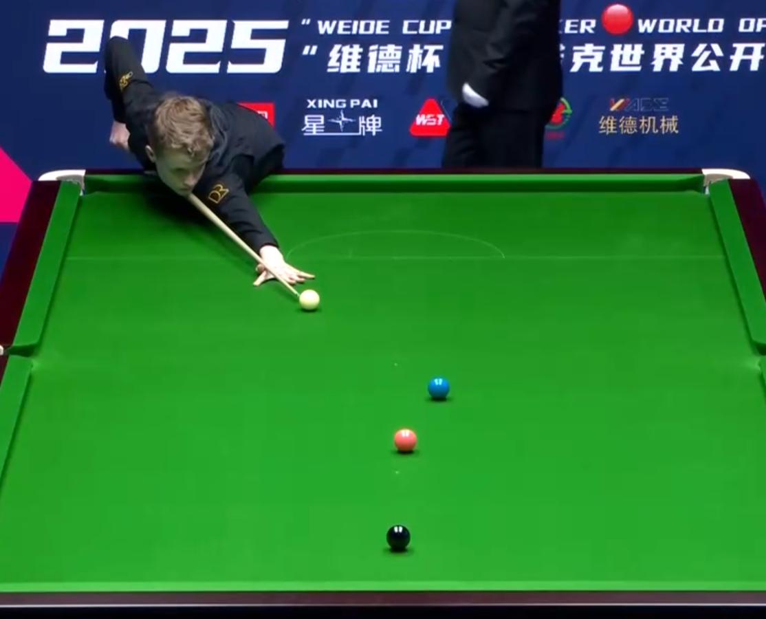 包含突发新闻：队友受伤退赛，桌球选手孤身战胜对手的词条