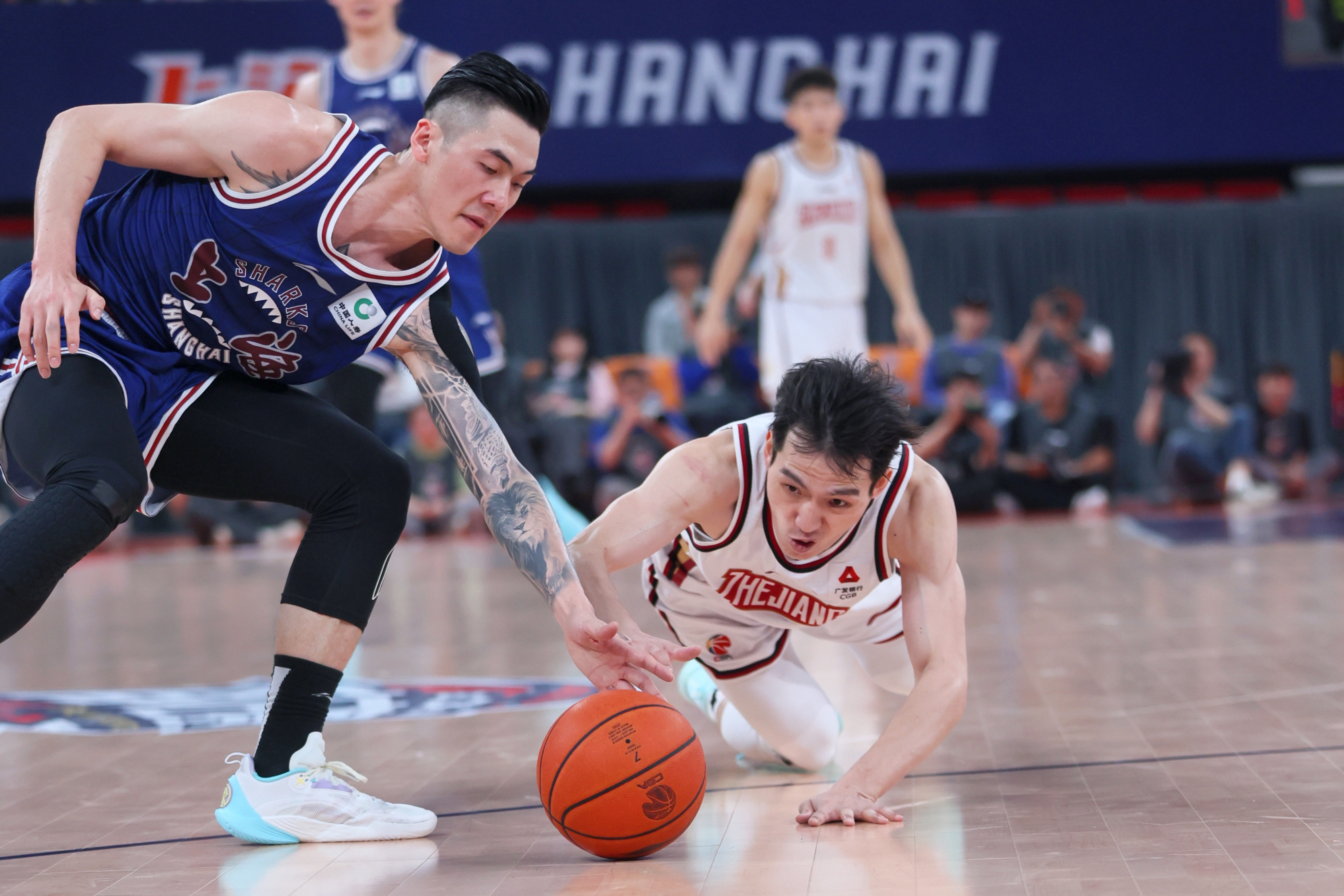 开云体育下载-浙江男篮惊险战胜对手，取得关键胜利