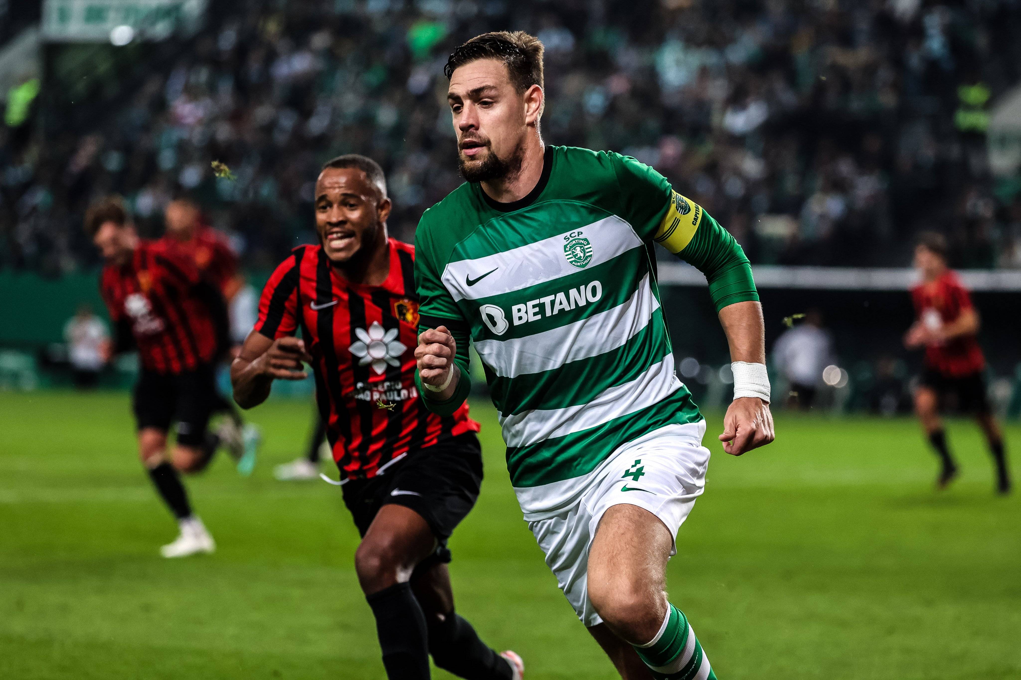 开云体育登录-里尔中场核心受伤，球队进攻火力受到影响