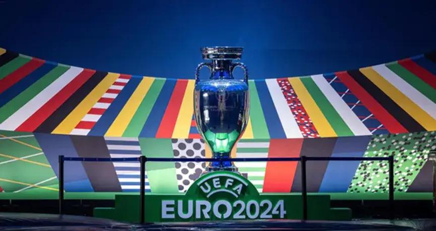 开云体育平台APP-关于欧洲预选赛争夺激烈！领头羊榜首之争犹如赛马的信息