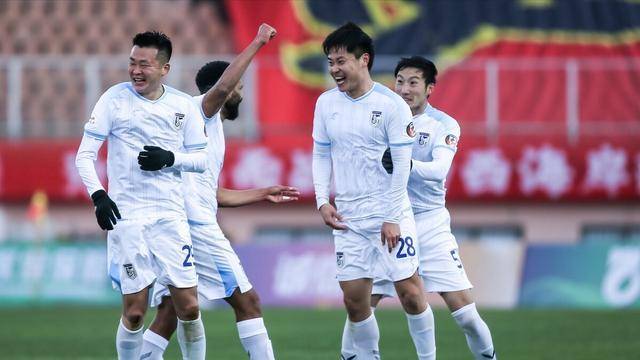 瓦朗谢纳队表现抢眼，欧洲赛场上风光无限