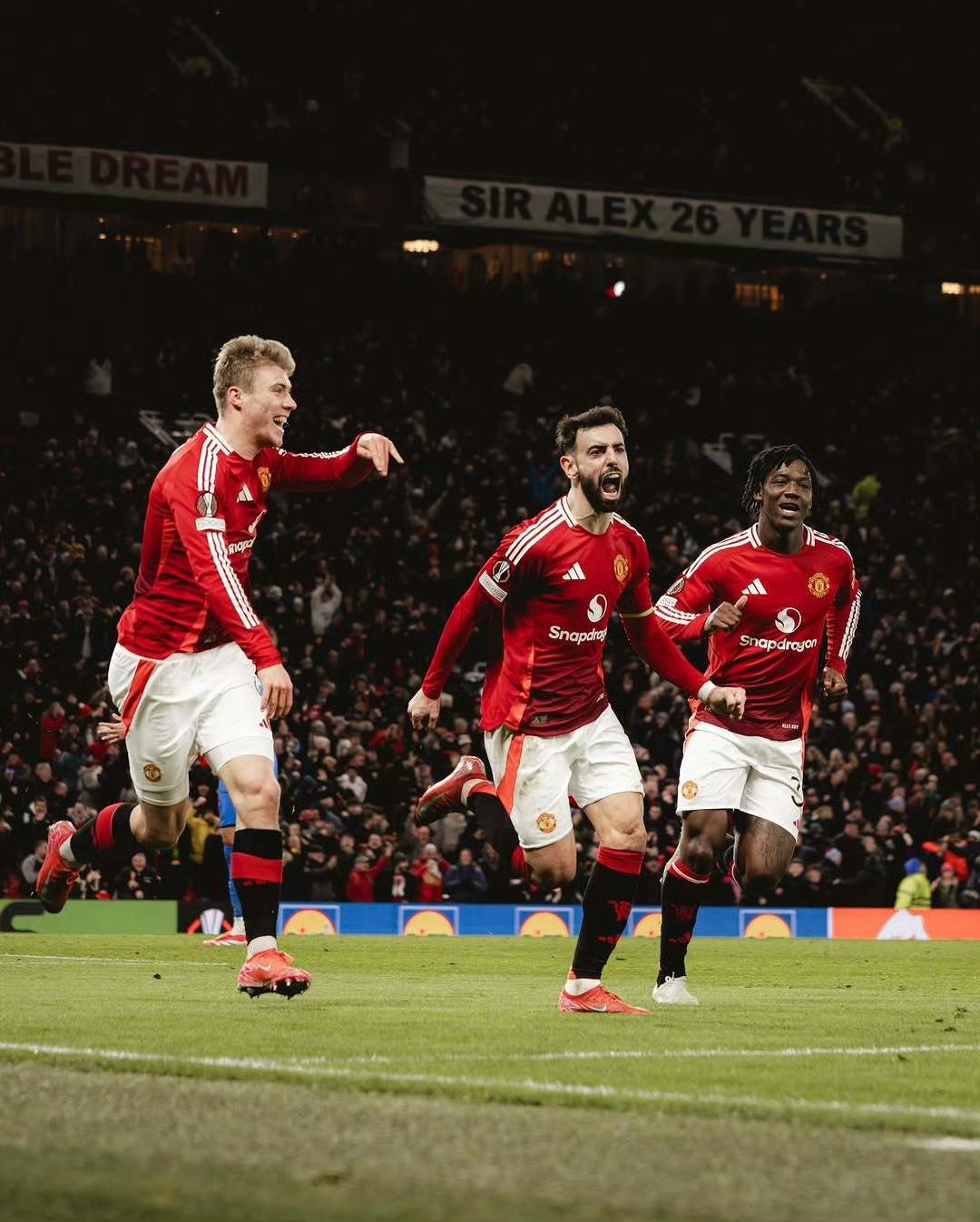 开云体育-关于曼联客场逼平对手，球队状态回暖的信息