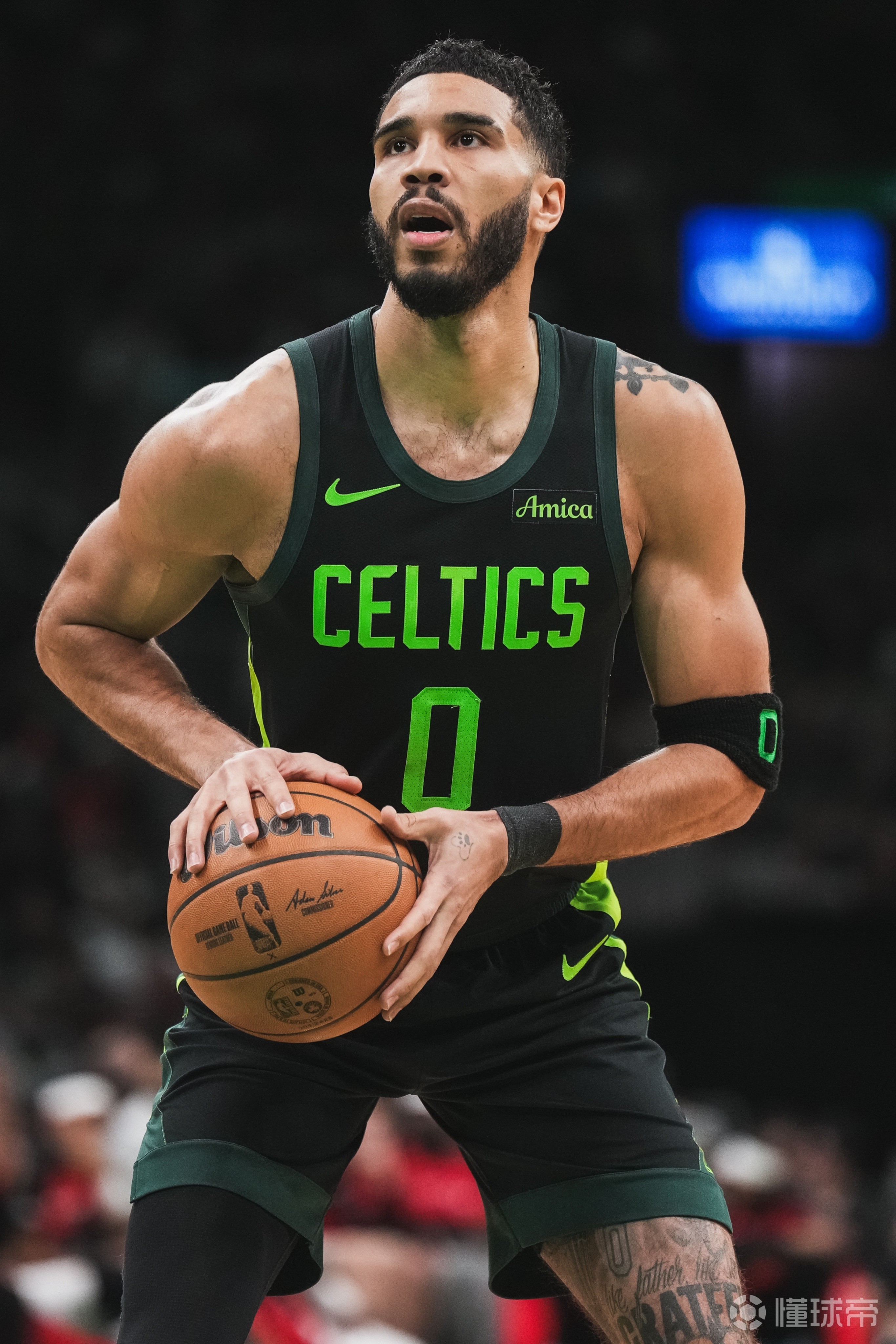 凯尔特人逆袭掘金，击败对手