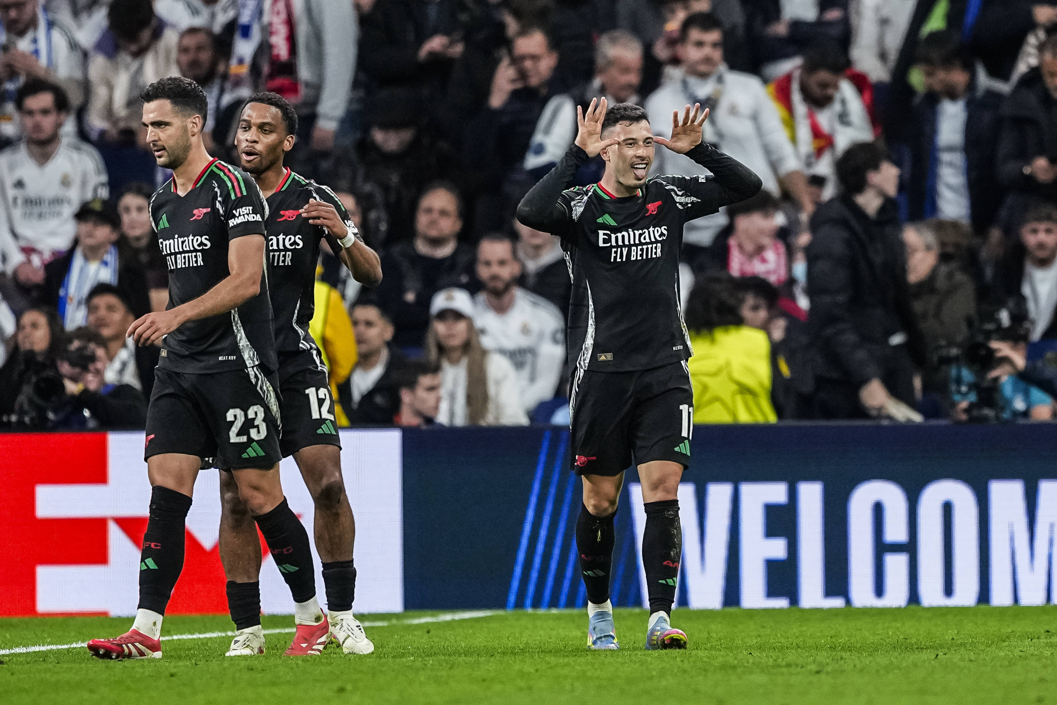 阿森纳三球大胜，登顶小组赛