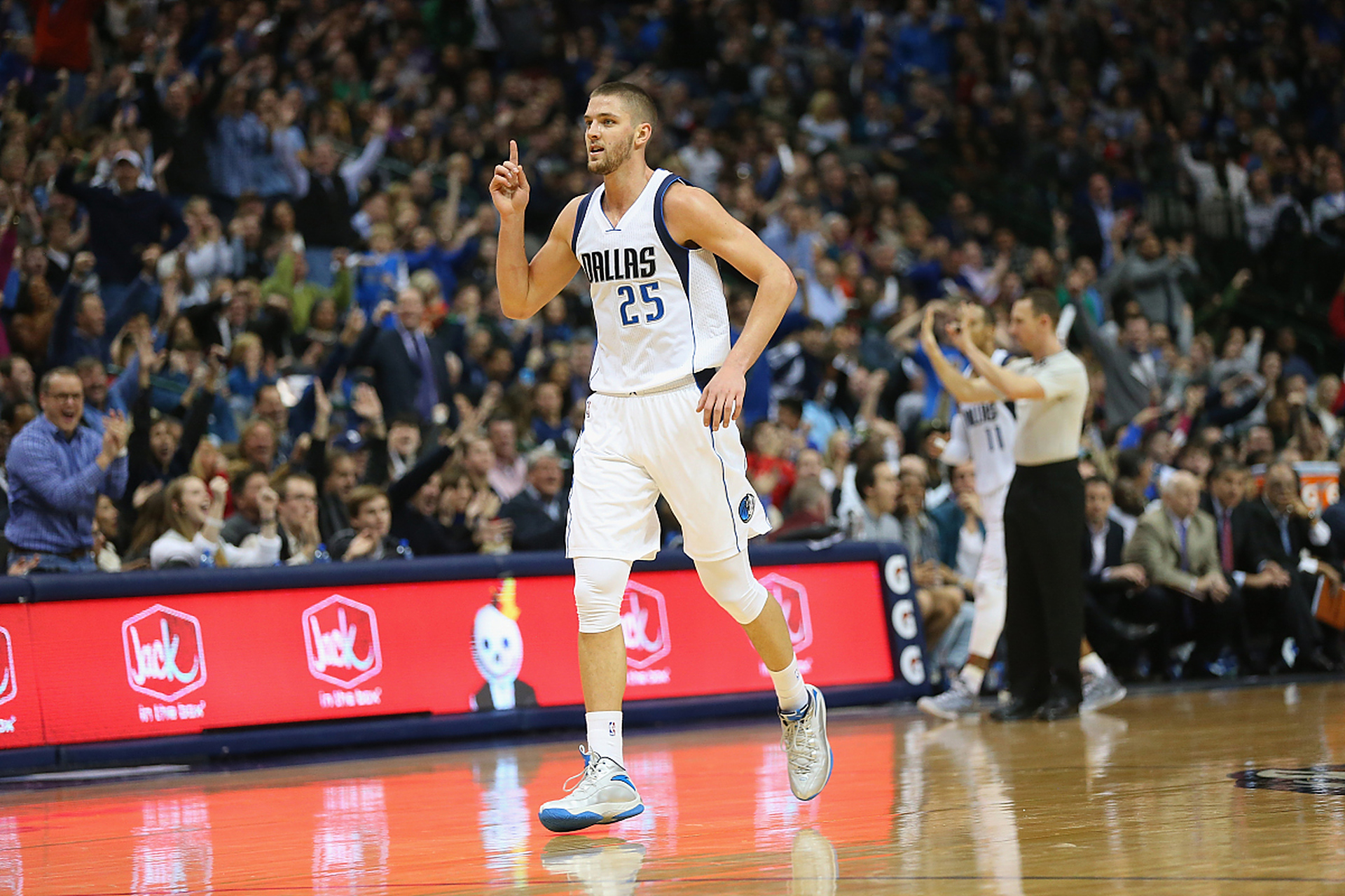 关于无愧状元球星暴走太阳险胜尼克斯的信息