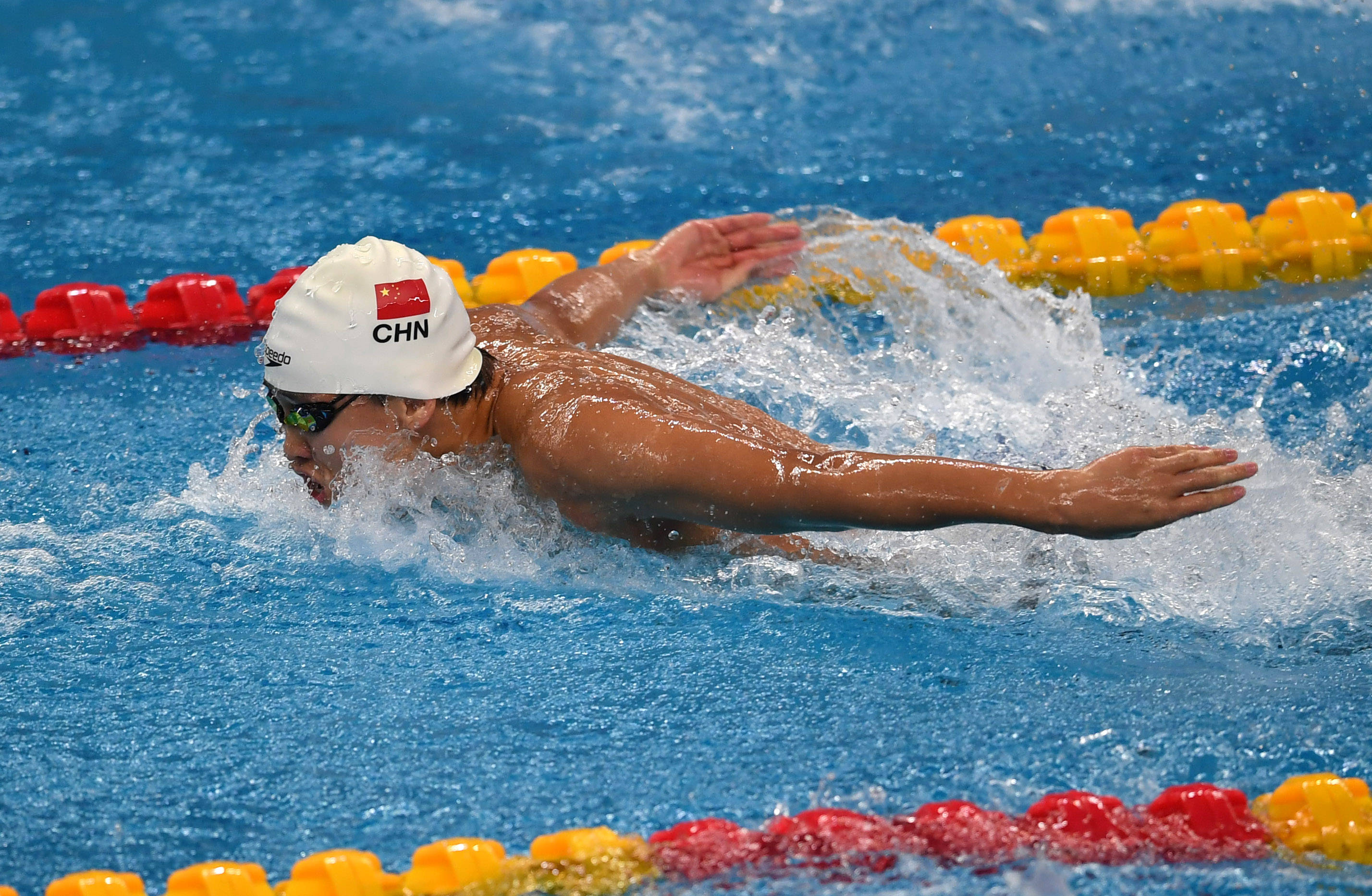 开云体育官网-英国选手夺得游泳男子蝶泳冠军
