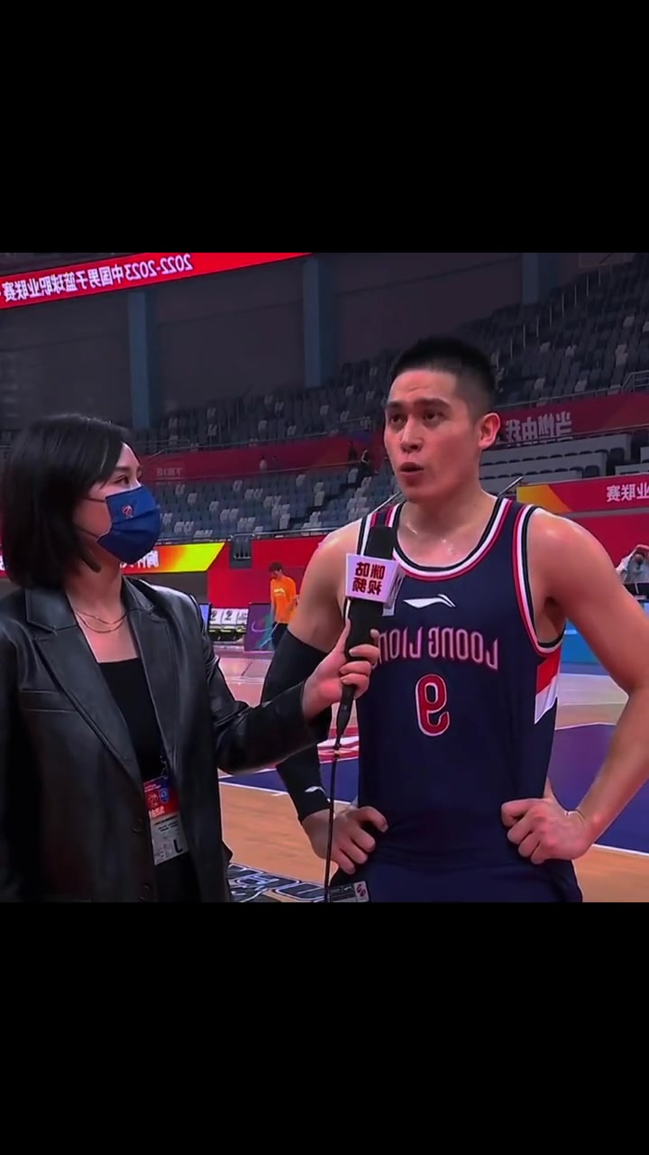 海南男篮内线跳投稳健，攻下胜利