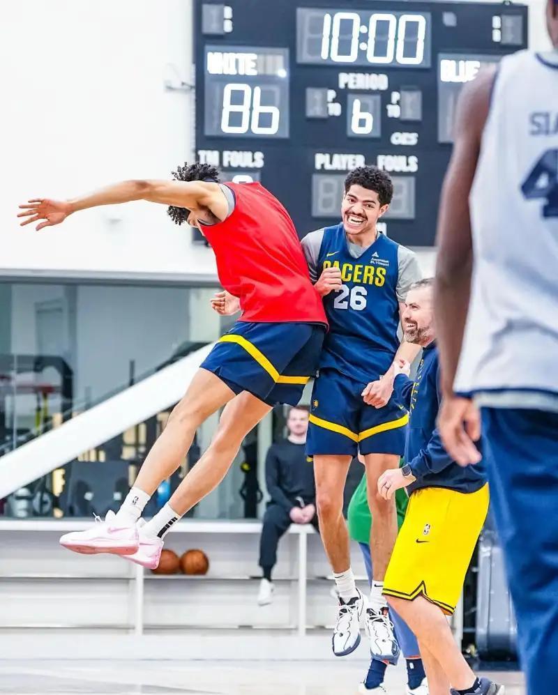 步行者队新赛季火力全开，对手难以抗衡的简单介绍