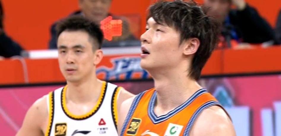 上海男篮击败江苏队，夺得宝贵分