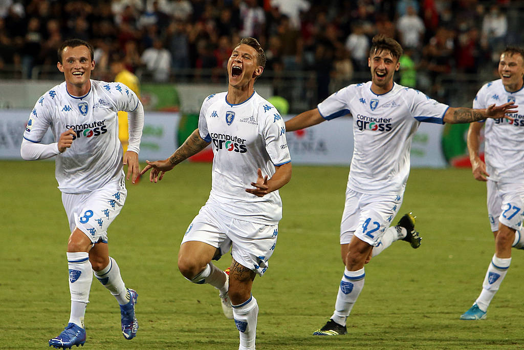 关于卡利亚里主场失利，球队保级形势严峻的信息