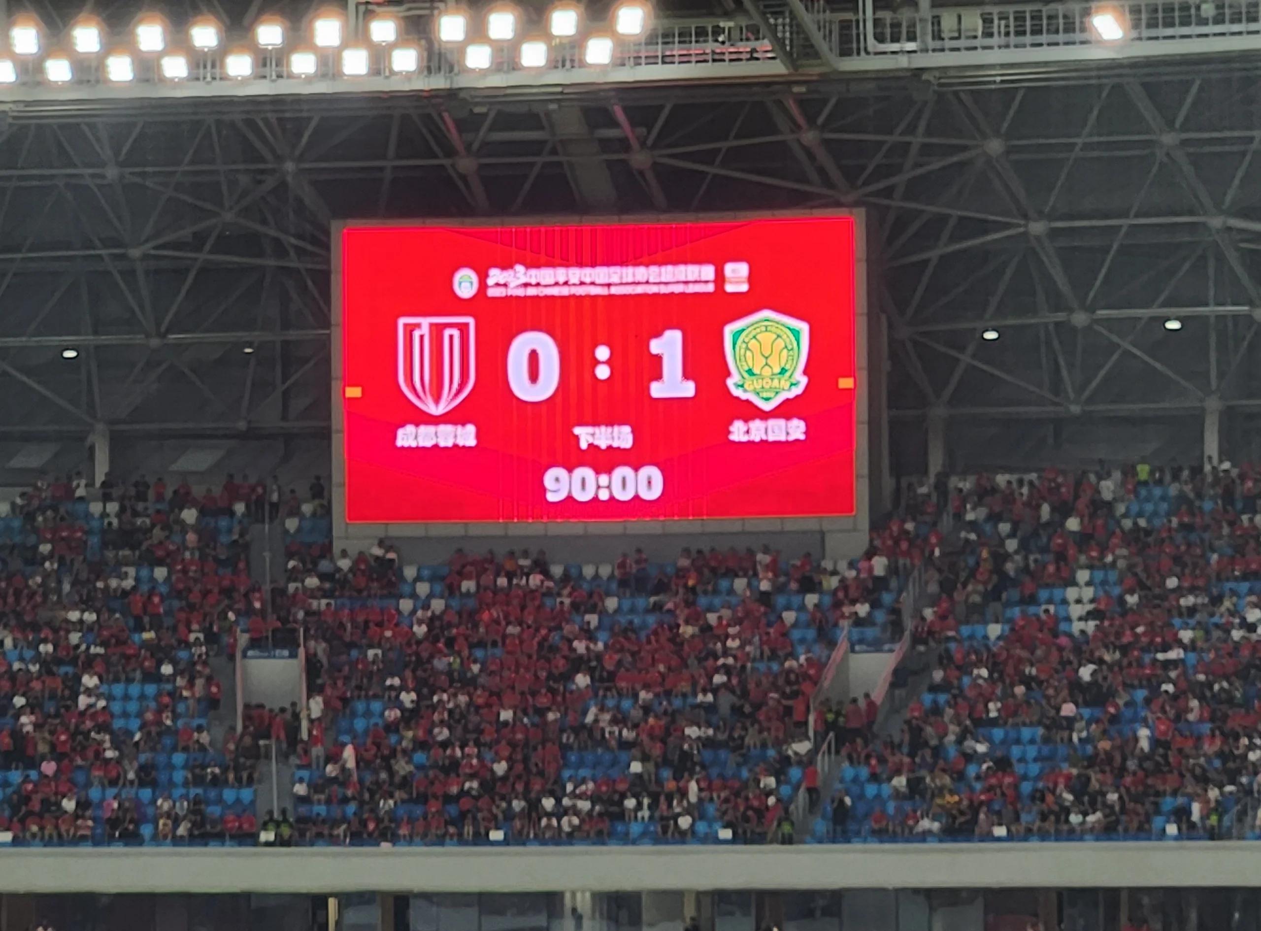 沙尔克04客场战胜对手，继续保持领先的简单介绍