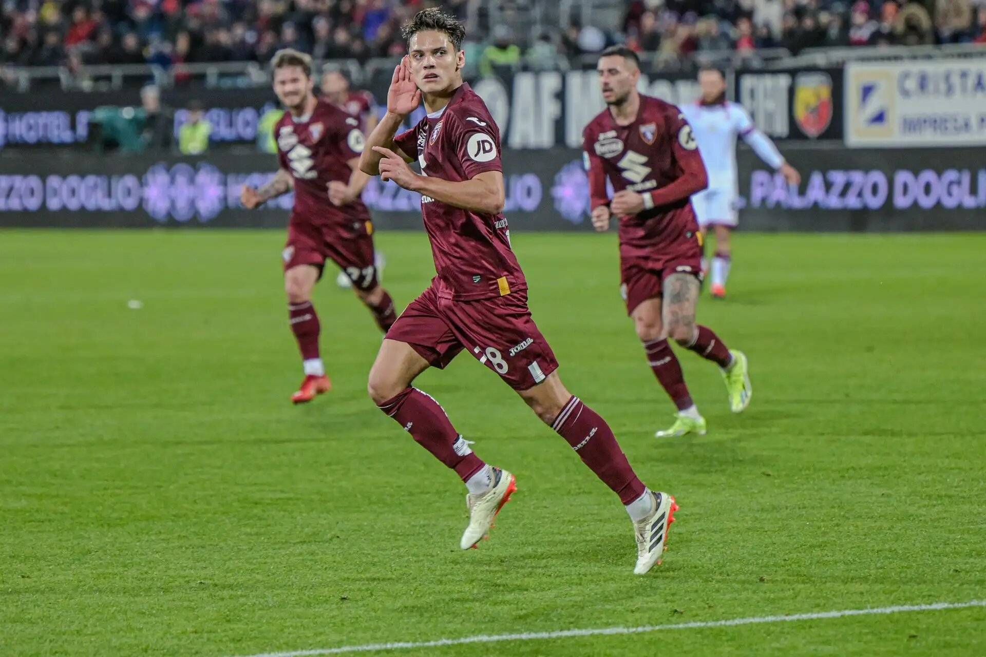 包含AC米兰遭遇惨败，战绩岌岌可危的词条