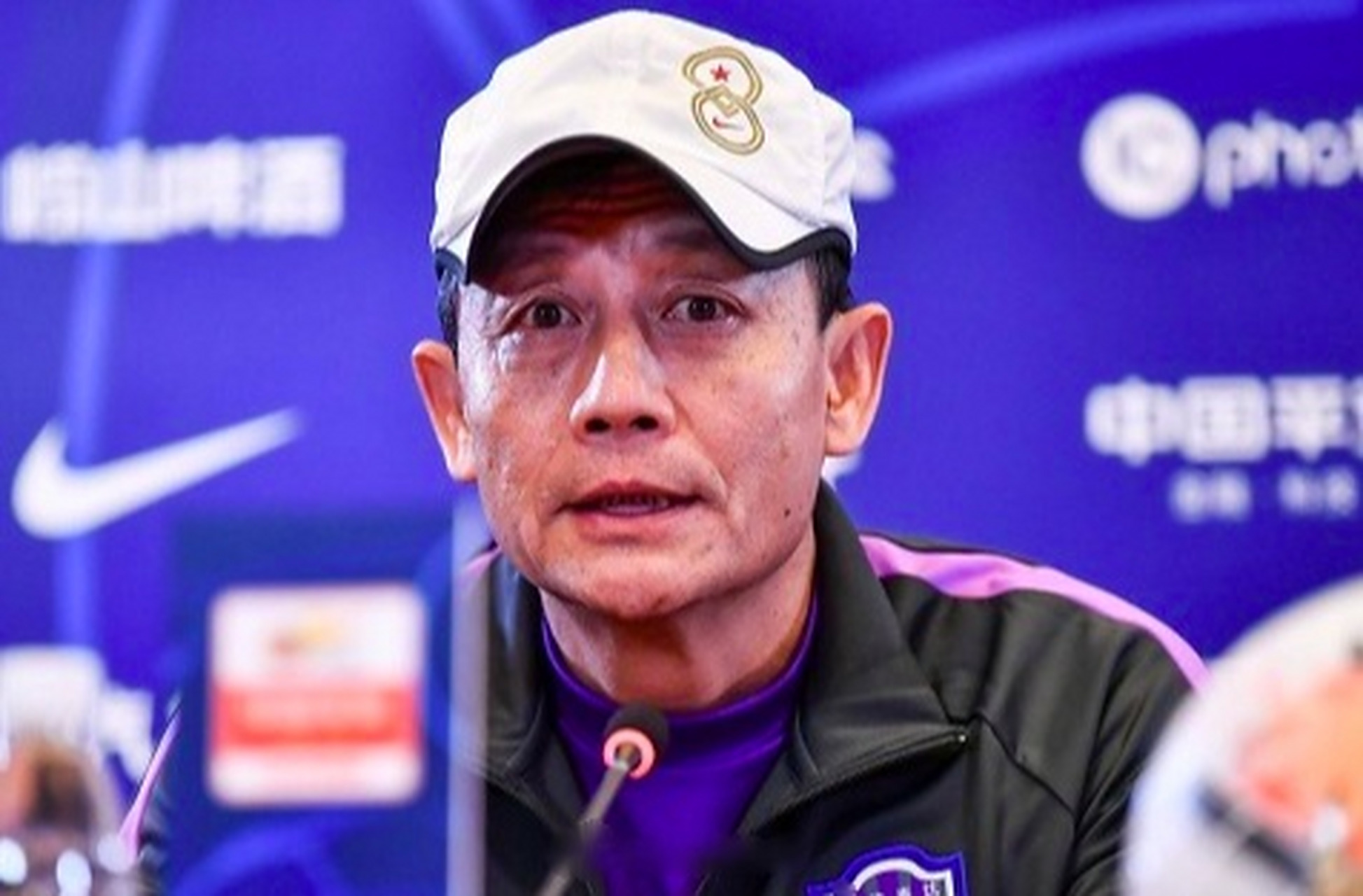 包含建业主教练王宝山庆祝胜利的词条