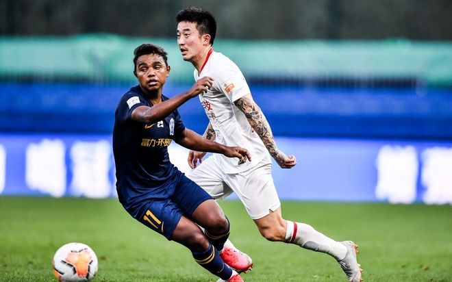 包含格兰纳集团主场不敌对手，遭遇两连败的词条