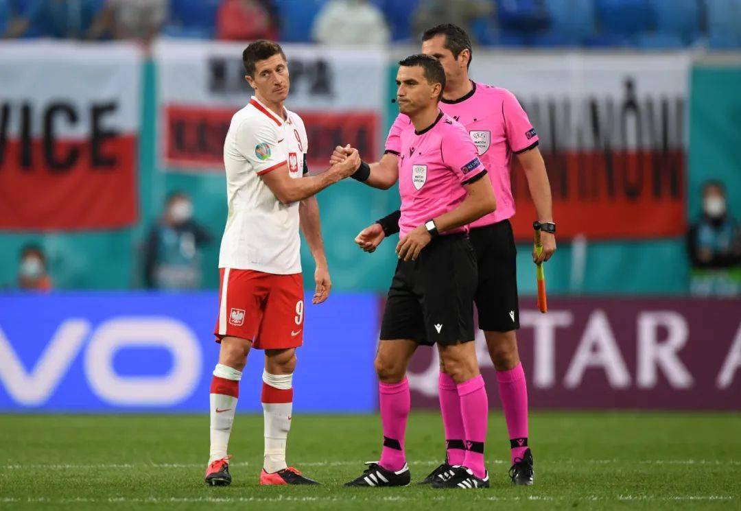 海地队全面击败对手，晋级淘汰赛阶段