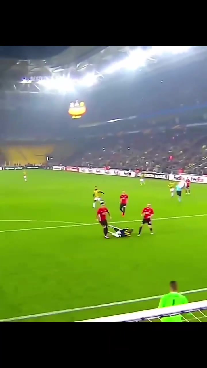 精彩进球！比赛中看点频频让球迷欣喜不已