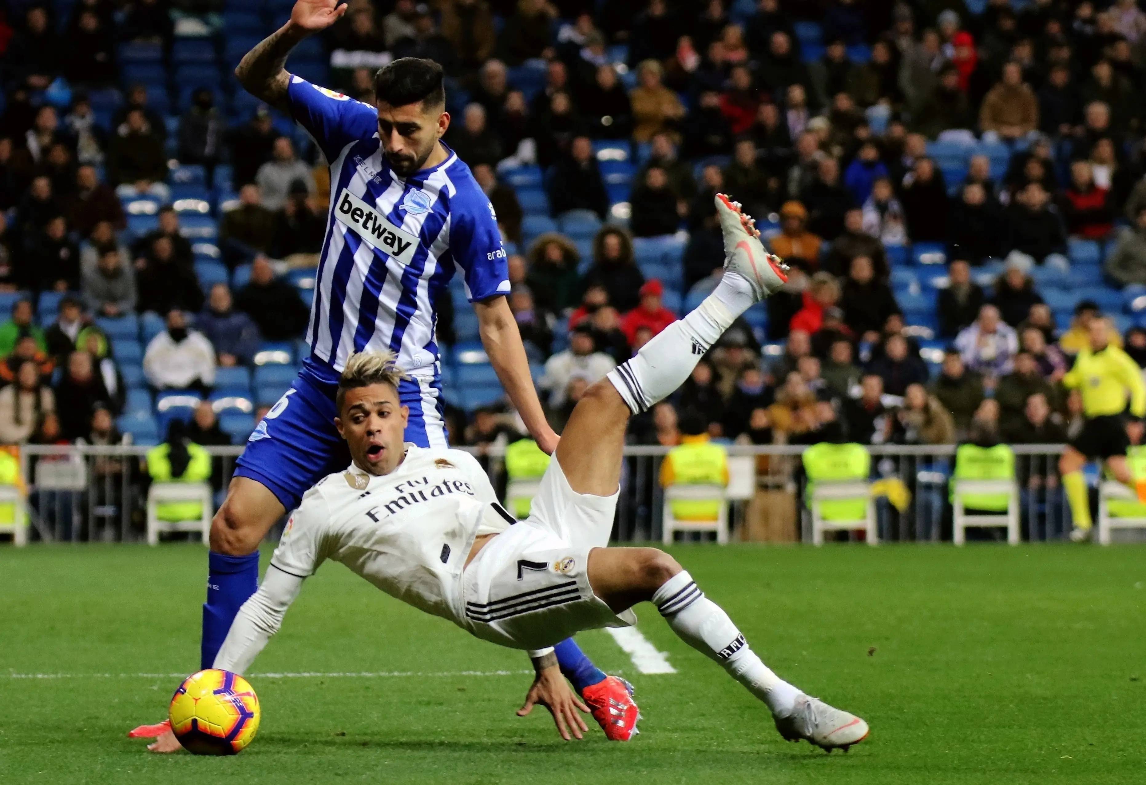 包含阿贾克比亚主场击败奥萨苏纳，豪取三分的词条