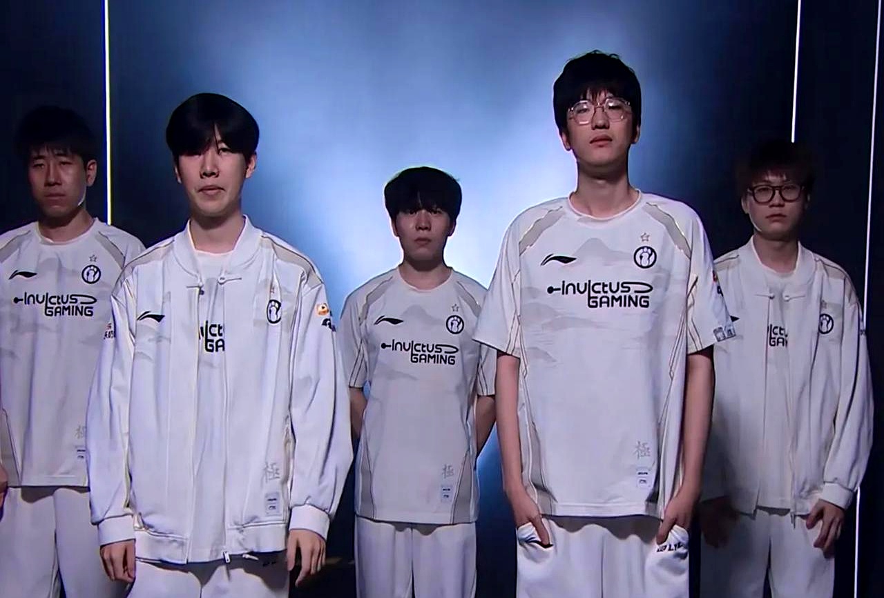 开云官网-包含FLY横扫EDG，Caps极限生还后反打顶尖较量小组赛，点燃全场激情的词条