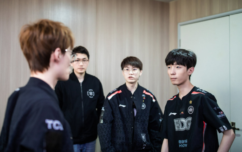 EDG横扫DK，Doinb线上压制力十足鏖战多局全球总决赛，引爆全场热议的简单介绍