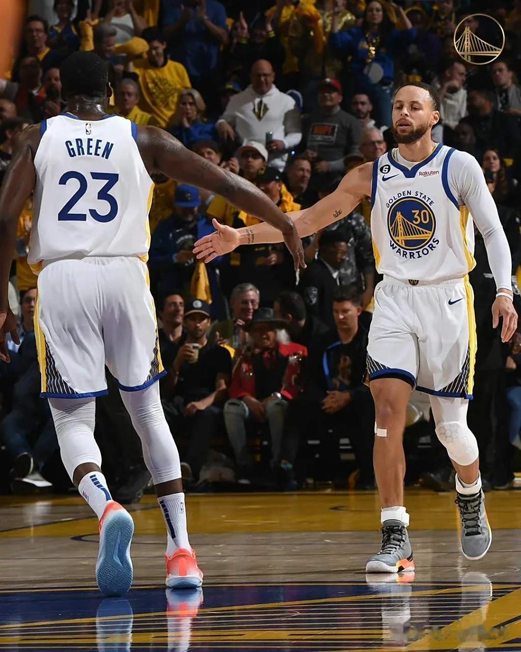 开云体育-年轻球队季后赛遭遇，蹂躏勇士顺风逆风身影不见