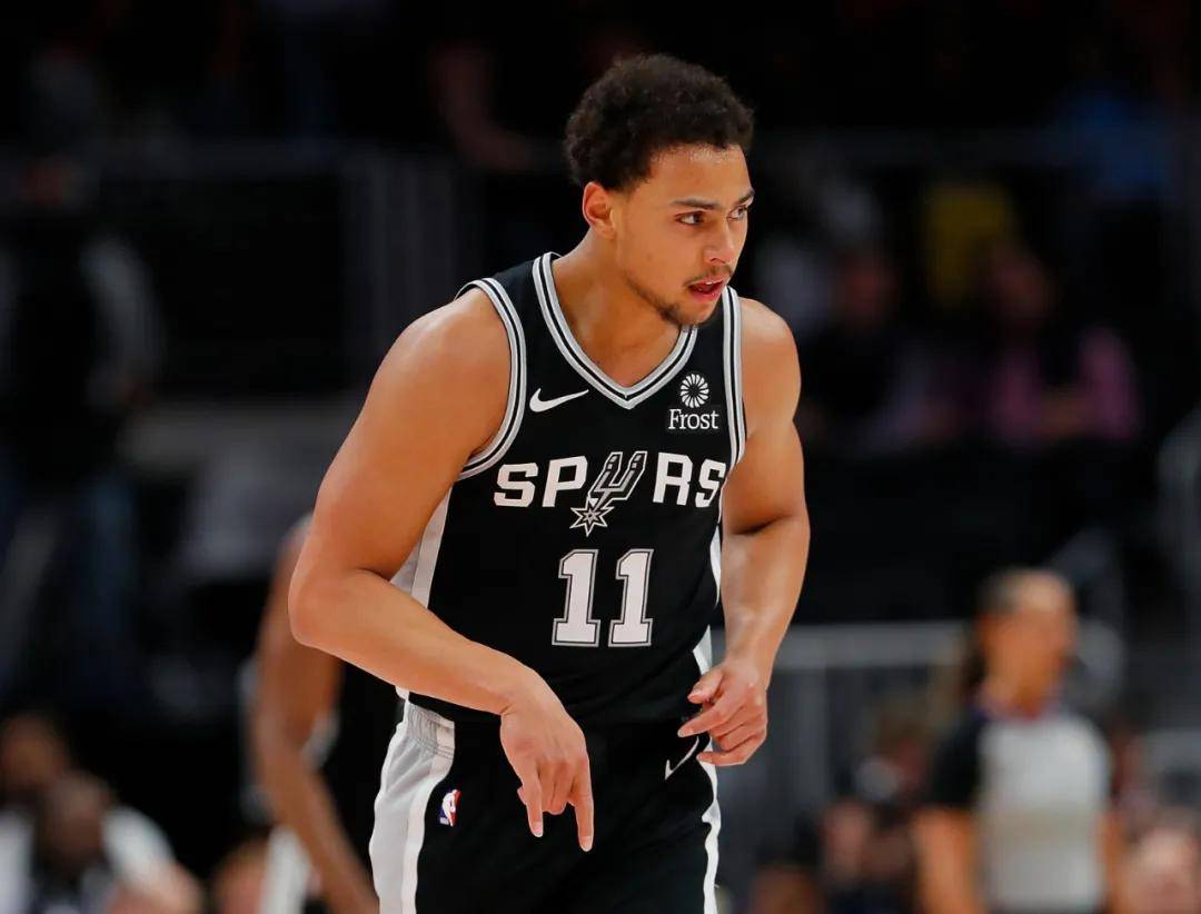 爵士队交易米奇-贾勒特至掘金队的简单介绍