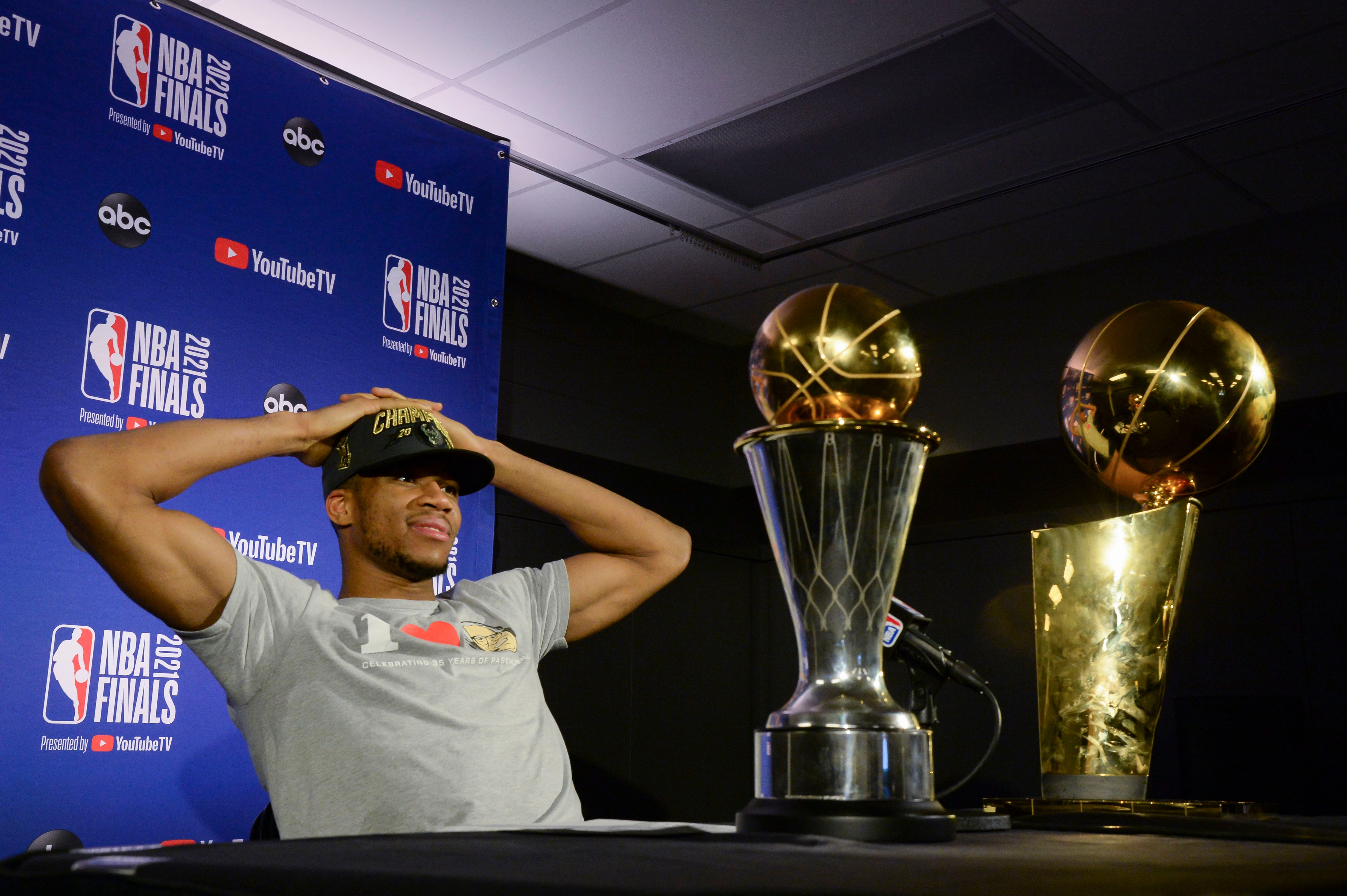 雄鹿队大胜热火队，领先东部联盟