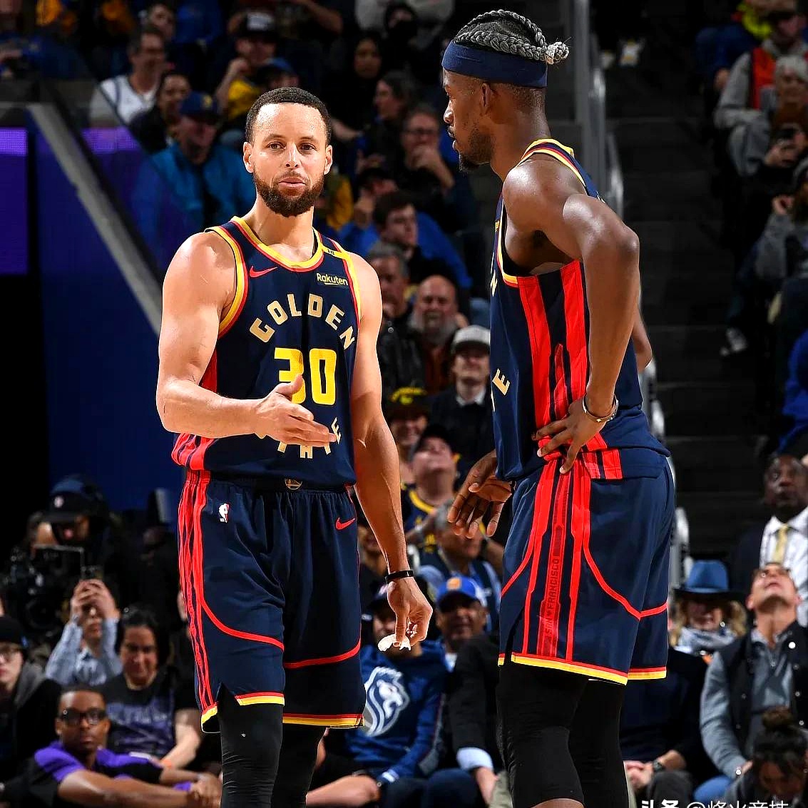 开云官网-勇士队客场击败灰熊队，库里再度成为得分王