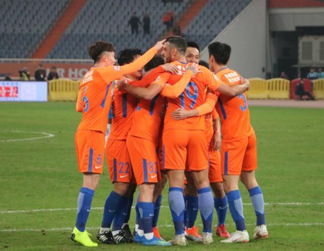 天津海宁赴广州与恒大厮杀，险胜一筹，客场作战壮举