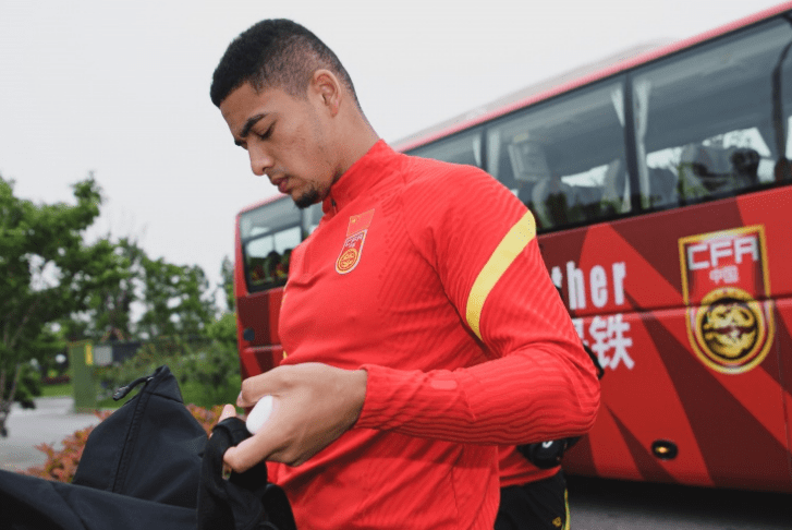 华沙红军胜势连连，冠军在望士气高昂