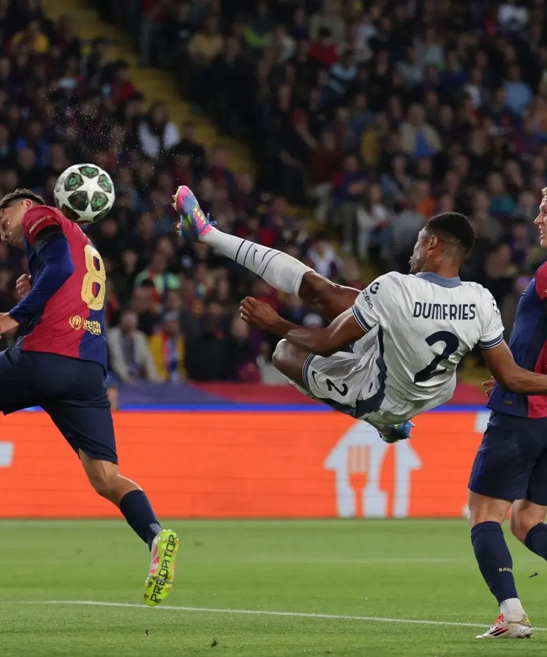 AC米兰客场轻取对手，一步之遥冲击榜首