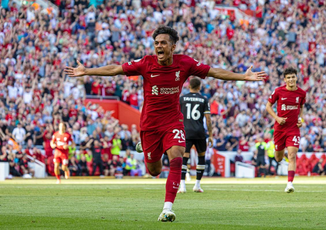 开云下载-利兹联客场绝杀狼队，客场大胜实现逆转