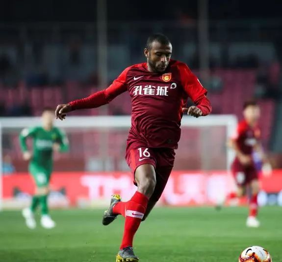 河北华夏幸福客场战平北京人和，难舍难分