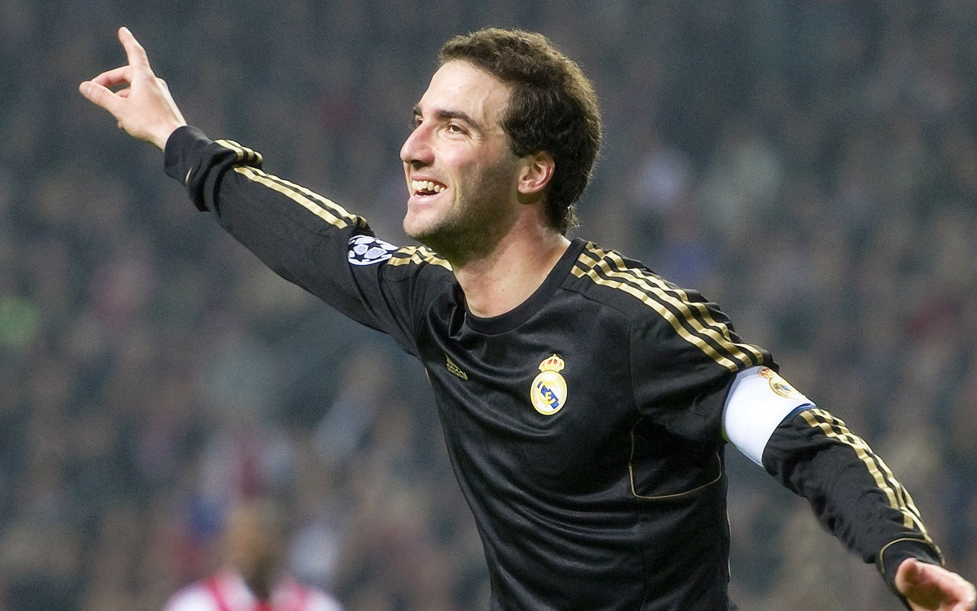 开云官网-一道霹雳划破天际，莫兰特扛起全队，灰熊强势晋级的启示