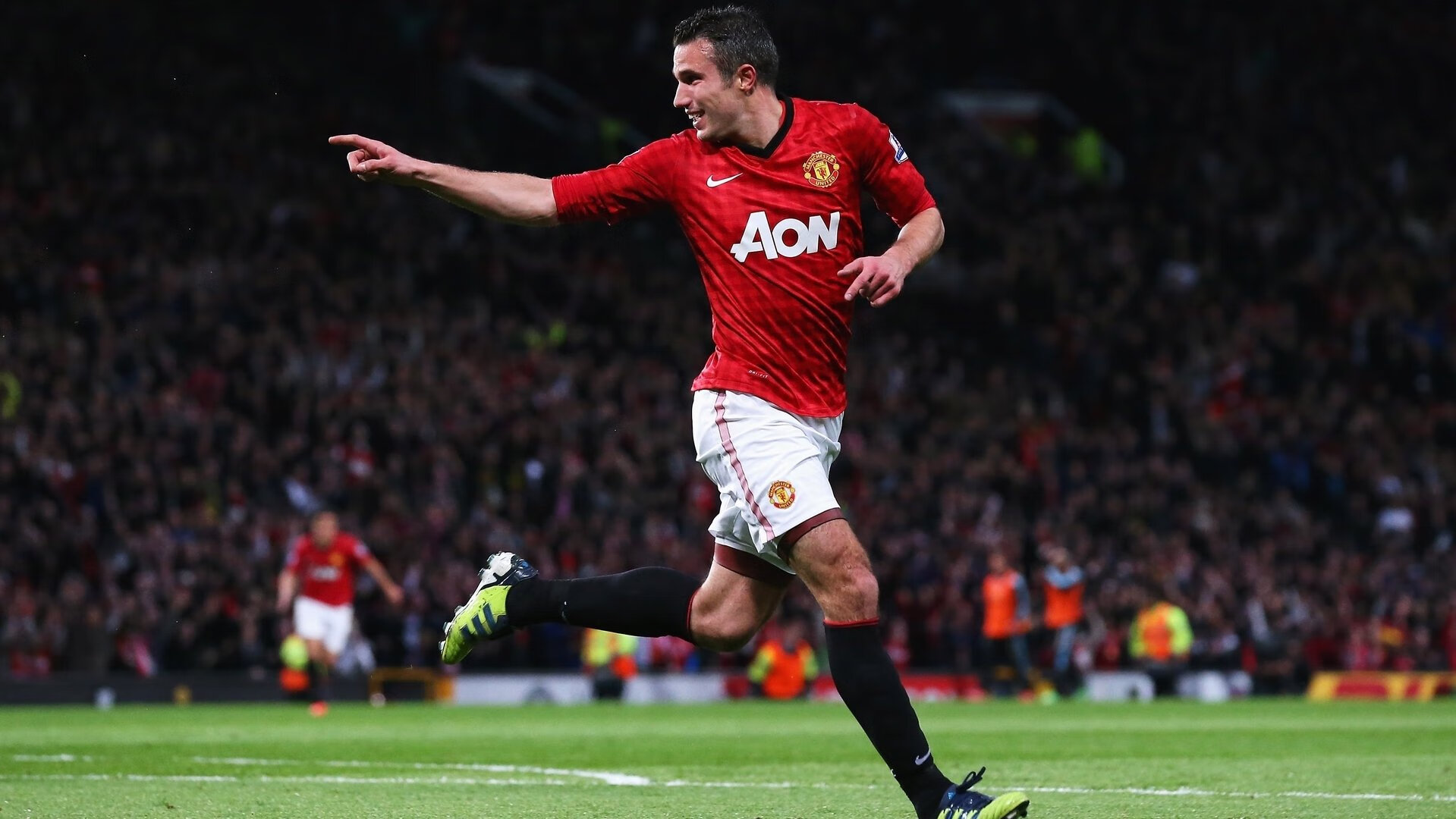 雷诺暗渡陈仓破重围，周冠宇的荆棘征途与高光时刻